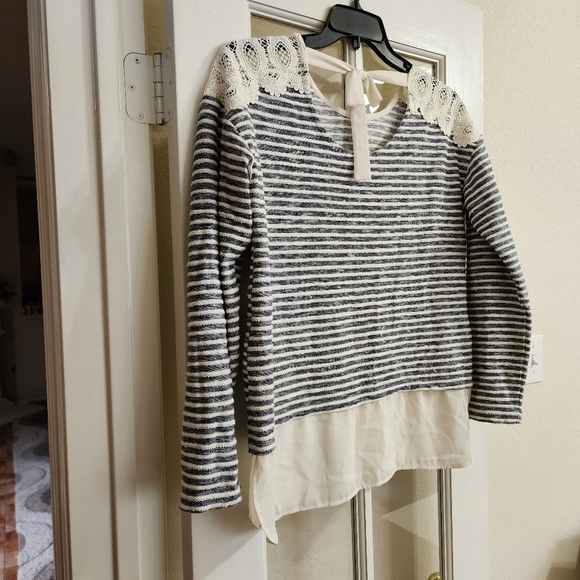Style & Co Striped Lace Shoulder Long Sleeve Top w/ Chiffon Hem – Size Small - Picture 4 of 14